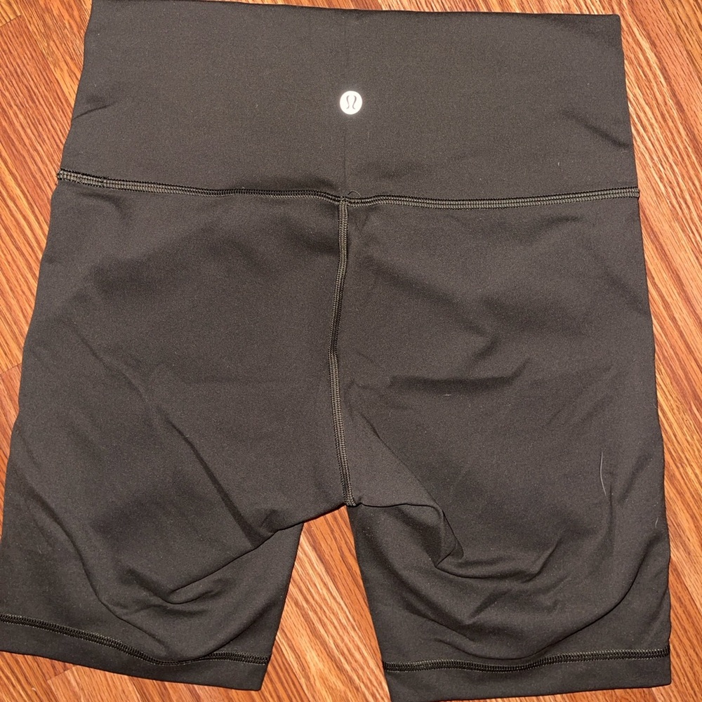 Lululemon dark green trainer high waist shorts size 8